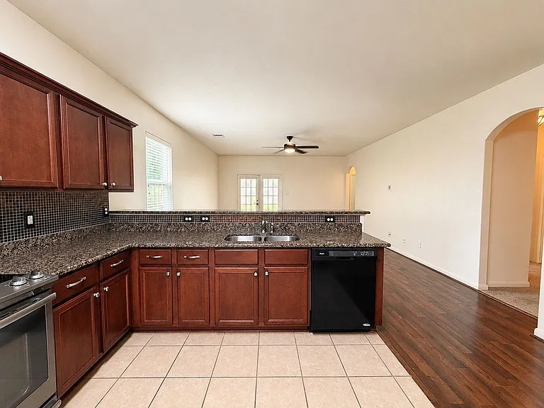 8739 Leclaire Meadow Dr — Photo 4