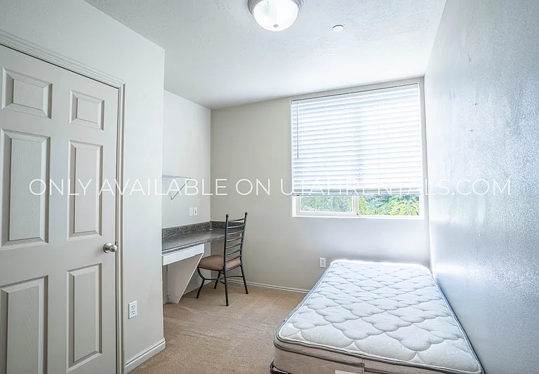 884 E 700 N #E3-1 — Photo 11