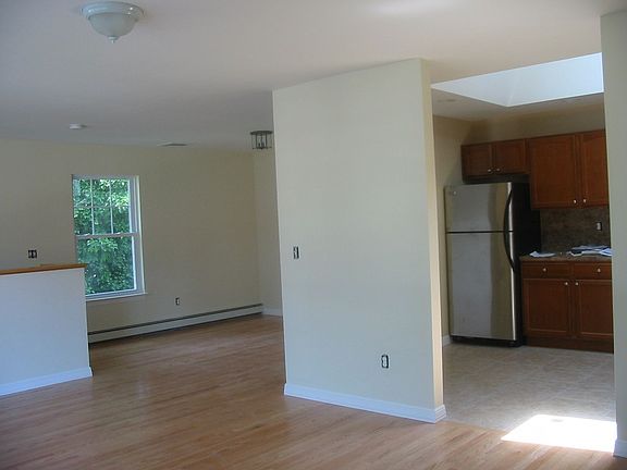 GREAT OPEN FLOOR PLAN FROM LR, DR AND KIT