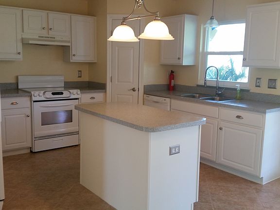 2nd image of 1126 White Oak Cir