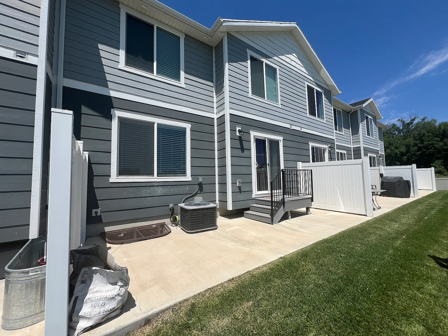 4 bed, 2378 sqft, $709 — Photo 2