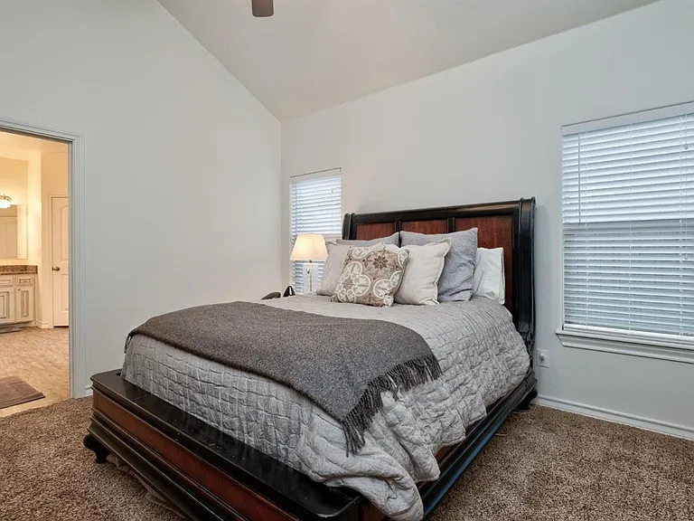 10408 Fulton Ave — Photo 8
