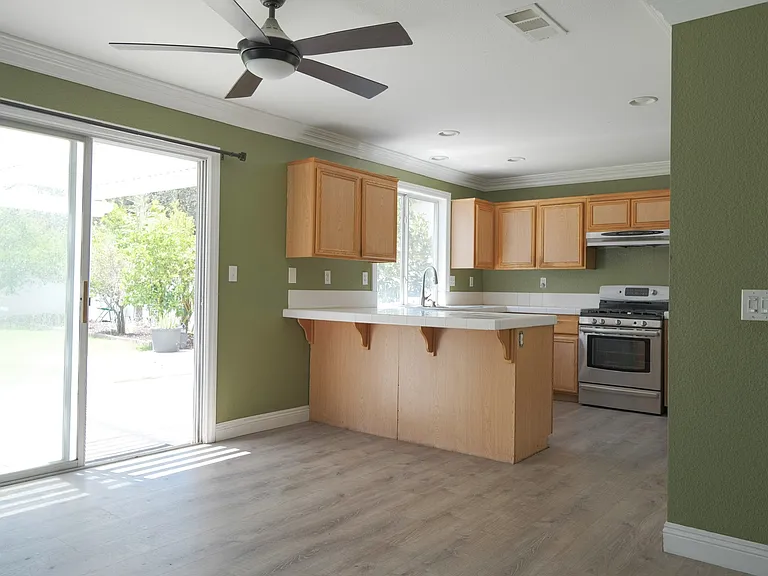 3537 Maguire Rd — Photo 3