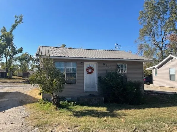 612 N 8th St, Rogers, AR 72756