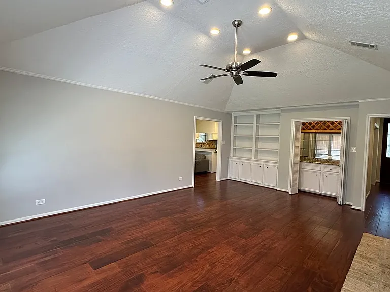 11527 Cedar Creek Dr — Photo 16