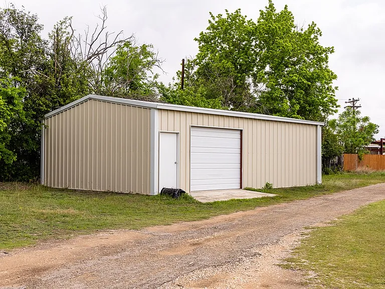 123 FM 480 — Photo 26
