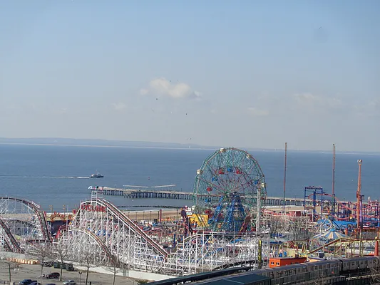 Sold by Thomas Lipovetsky, LREB | media 20