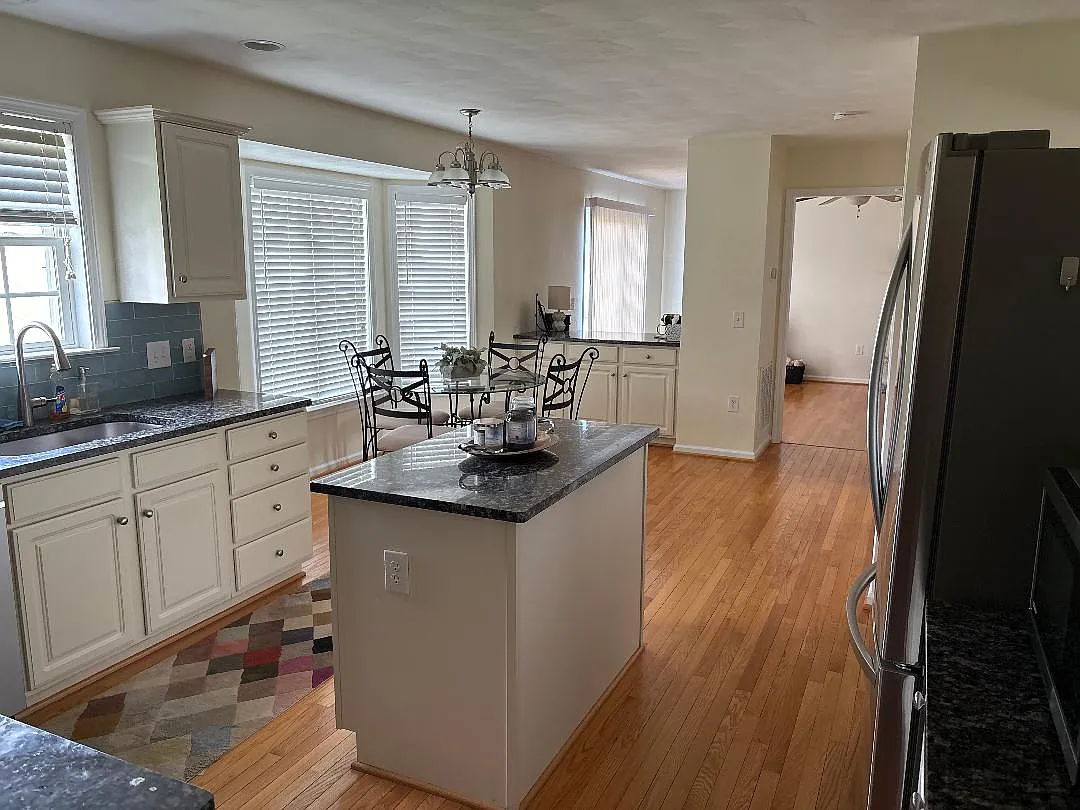 3 bed, 2149 sqft, $2,900 — Photo 4