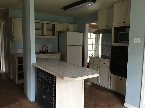 4th image of 204 Hidalgo Dr