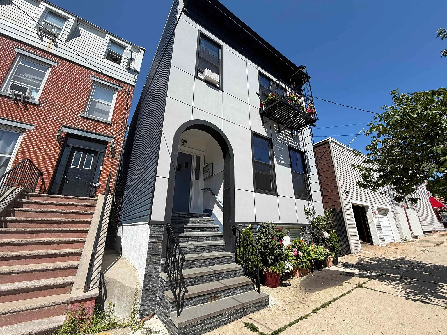 3 bed, 2.0 bath, $2,900 — Photo 1