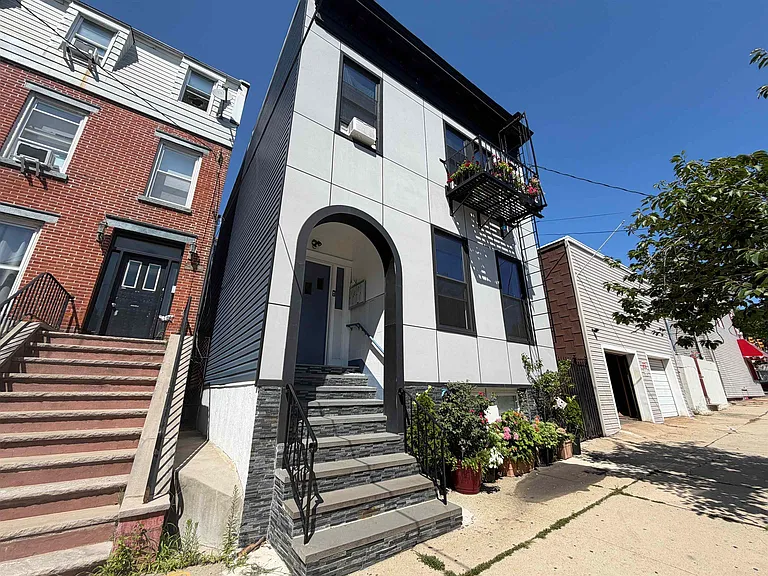 84 Irving St #1 — Photo 1