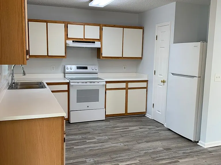 211 Friendly Ln — Photo 10