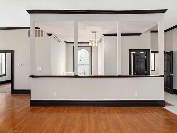 5th image of 1924 Pestalozzi St #2