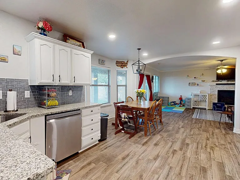 3249 Emerald Point Dr — Photo 7