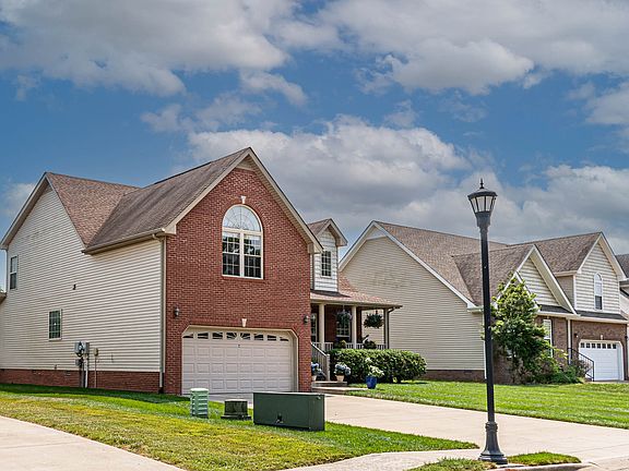 3rd image of 2933 Brewster Dr