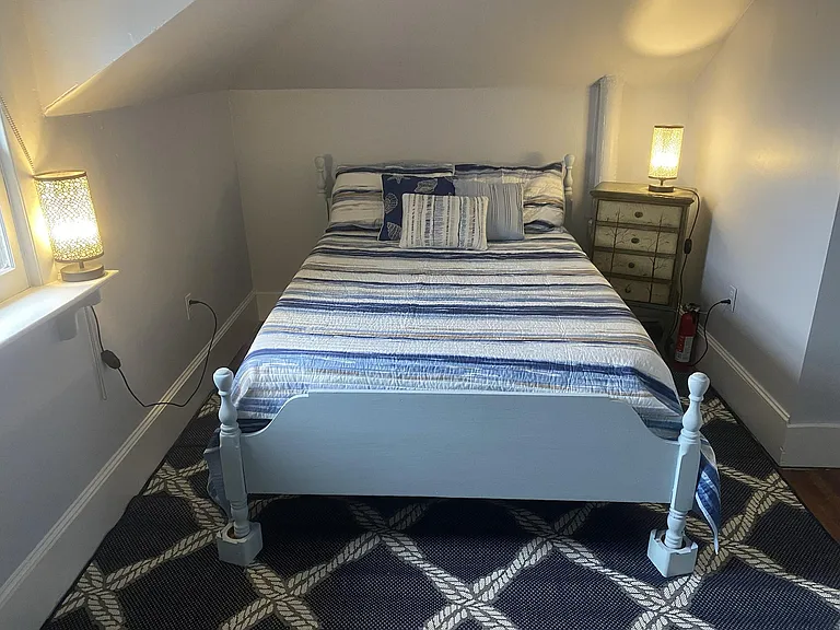 Full size bed