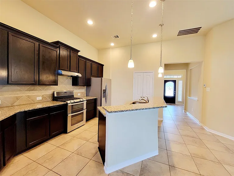 9415 Harmony Lake Ln — Photo 2