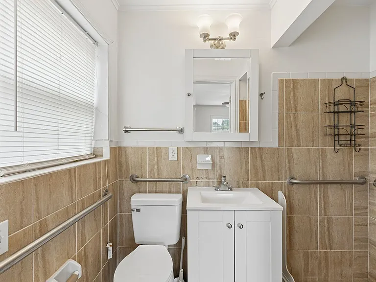 1108 Larchmont Ln — Photo 40