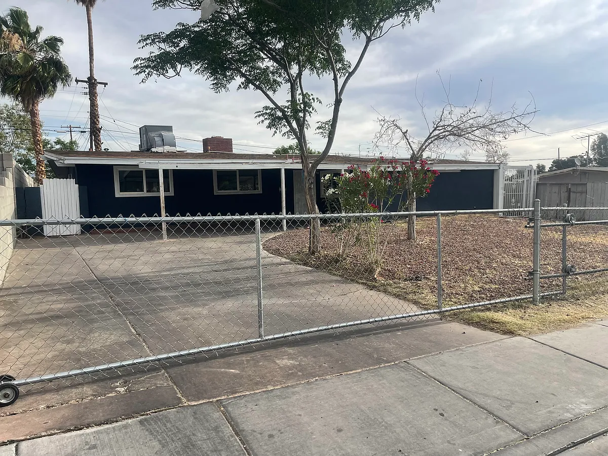 Building Photo - 1609 E Bonanza Rd