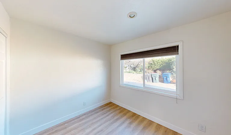 208 W Broadbent Dr — Photo 6