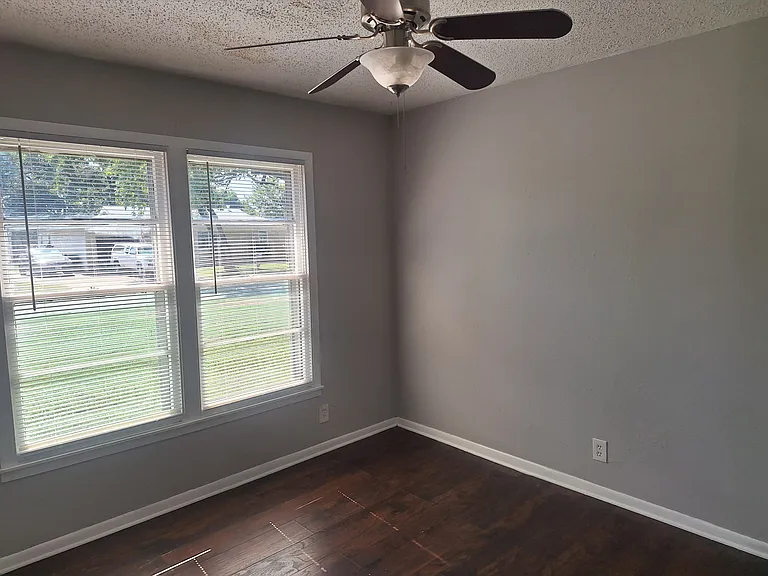 1225 Harrison Ln — Photo 7
