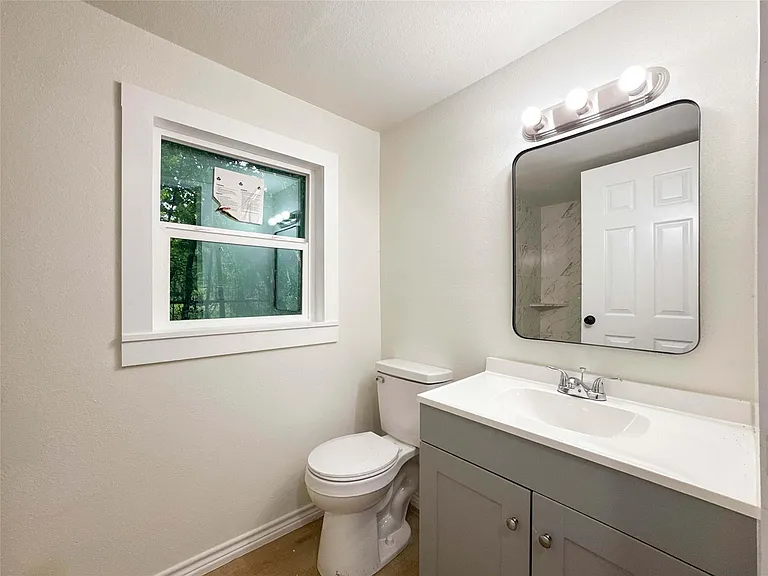 705 Texas Ave #B — Photo 7