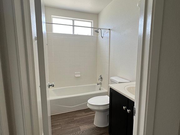 4th image of 1032 Beryl St #8