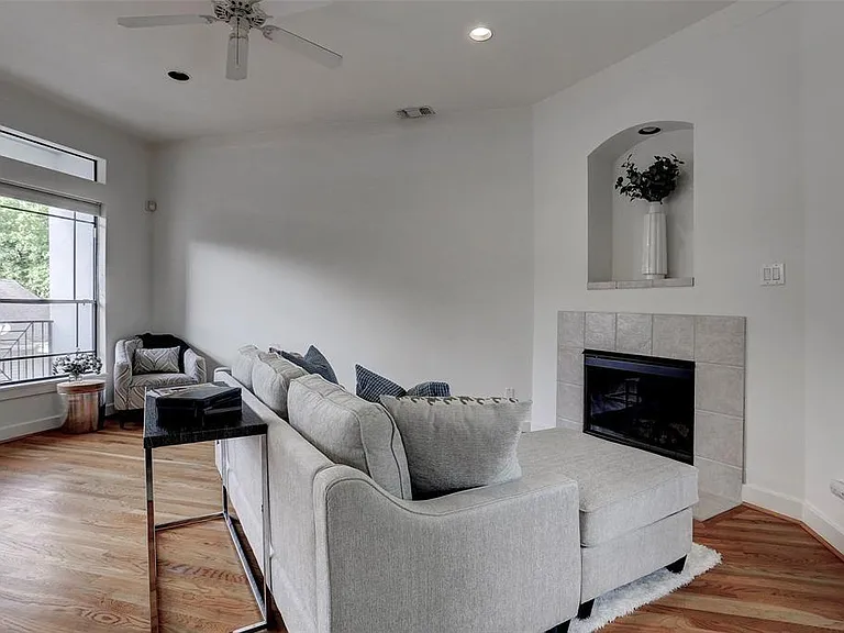 4208 Stanford St — Photo 2