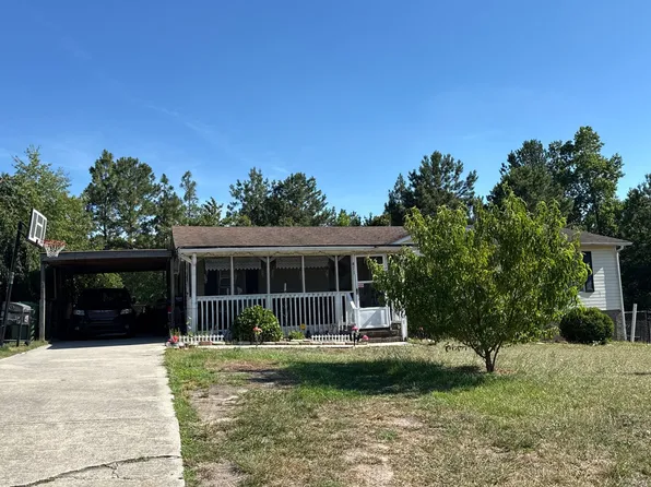 471 Jamestown Dr, Spring Lake, NC 28390