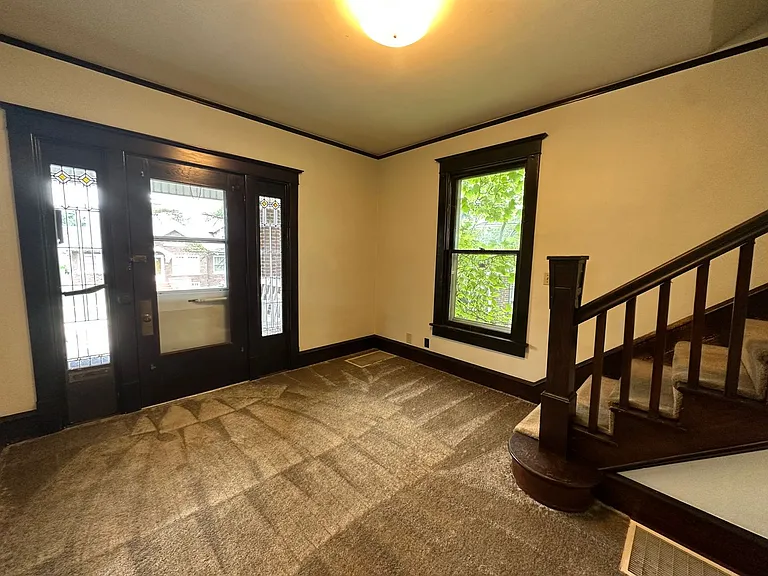 305 Phoenix Ave — Photo 3