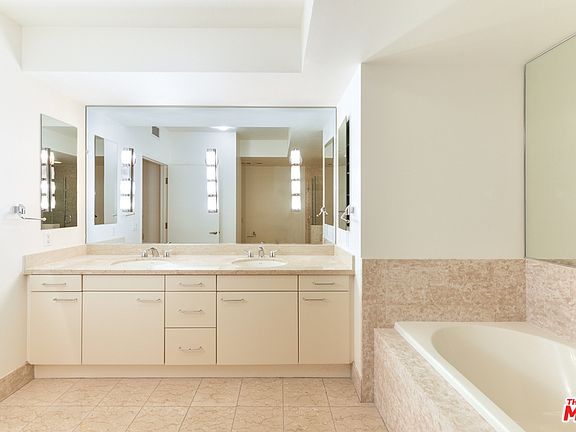 5th image of 13600 Marina Pointe Dr Unit 1414
