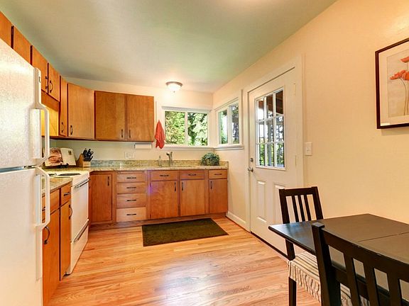 5th image of 12044 20th Ave NE