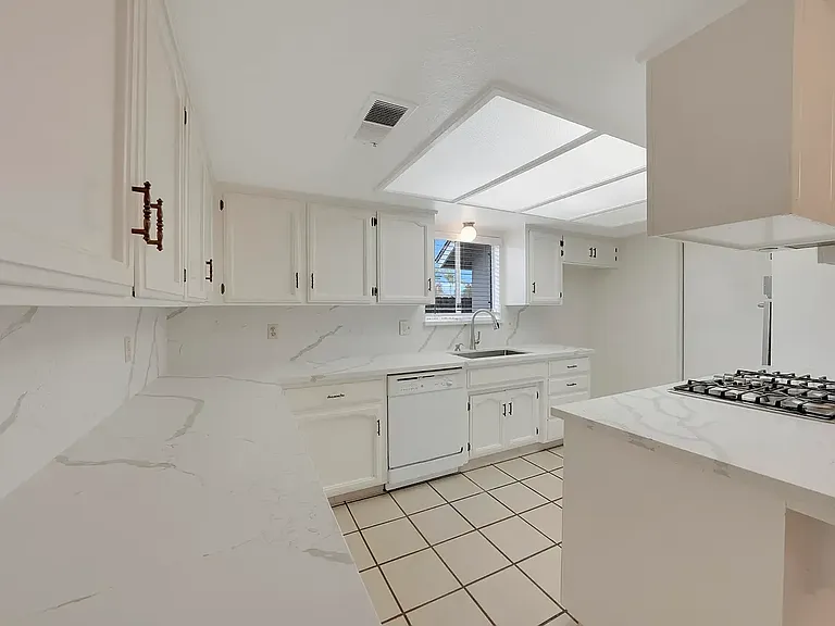 2297 N Polk St — Photo 10