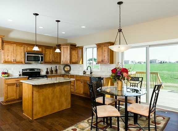 4th image of 2085 Oxford Dr