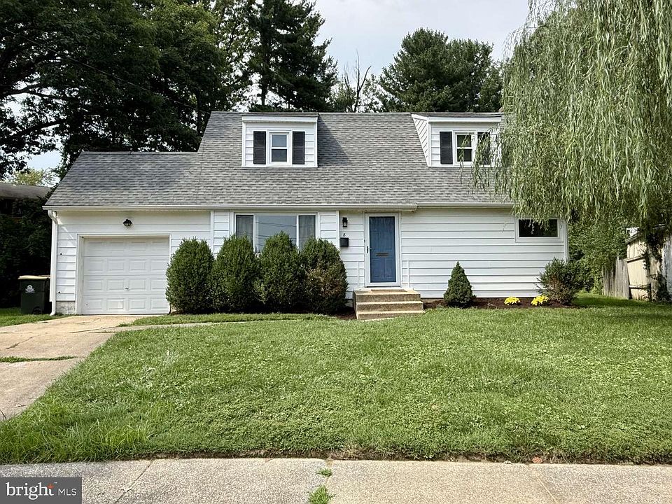 1st image of 8 Connell Cir