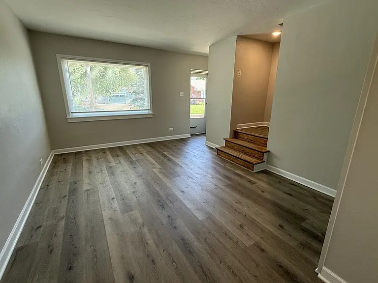 417 Graham St — Photo 6