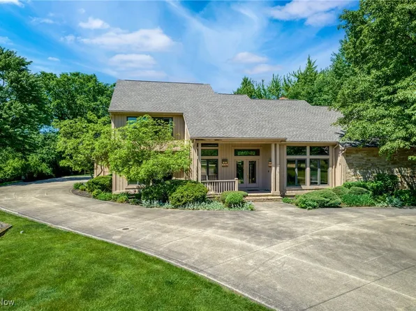 28725 Settlers Ln, Pepper Pike, OH 44124
