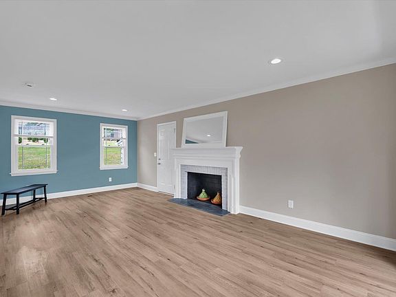 3rd image of 105 Club View Dr