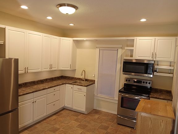 2nd image of 2008 Avenue A APT 2