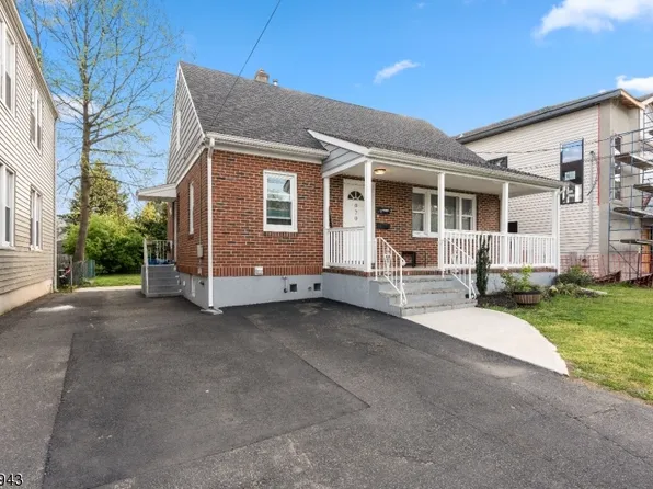 870 Paterson Ave, East Rutherford Boro, NJ 07073