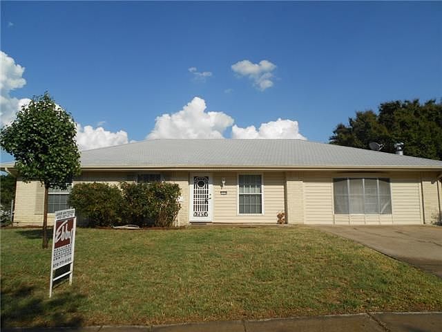1st image of 320 Starling Dr