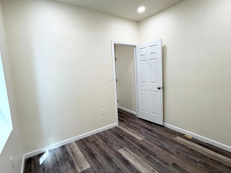 240 W Ontario St #1 — Photo 11
