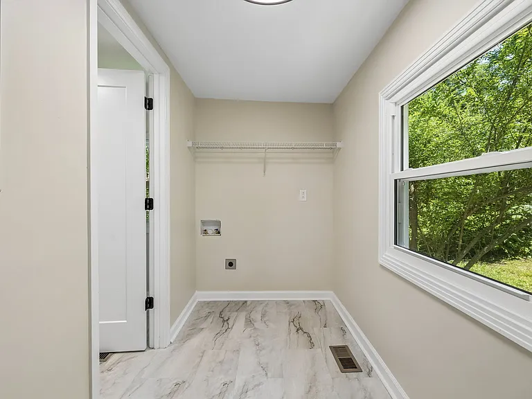 2208 Larimore Dr — Photo 8