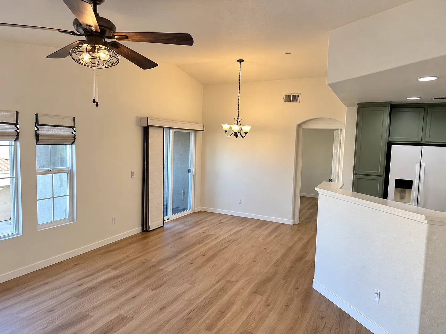2 bed, 1027 sqft, $3,200 — Photo 2