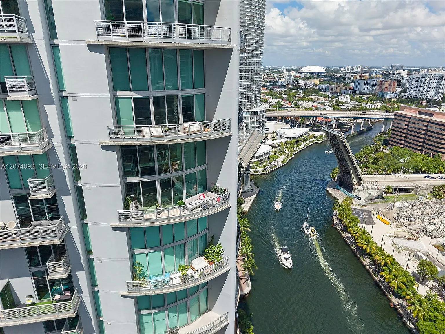 Neo Vertika Condo — Photo 2