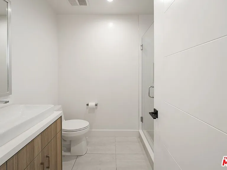 735 N Gramercy Pl — Photo 16