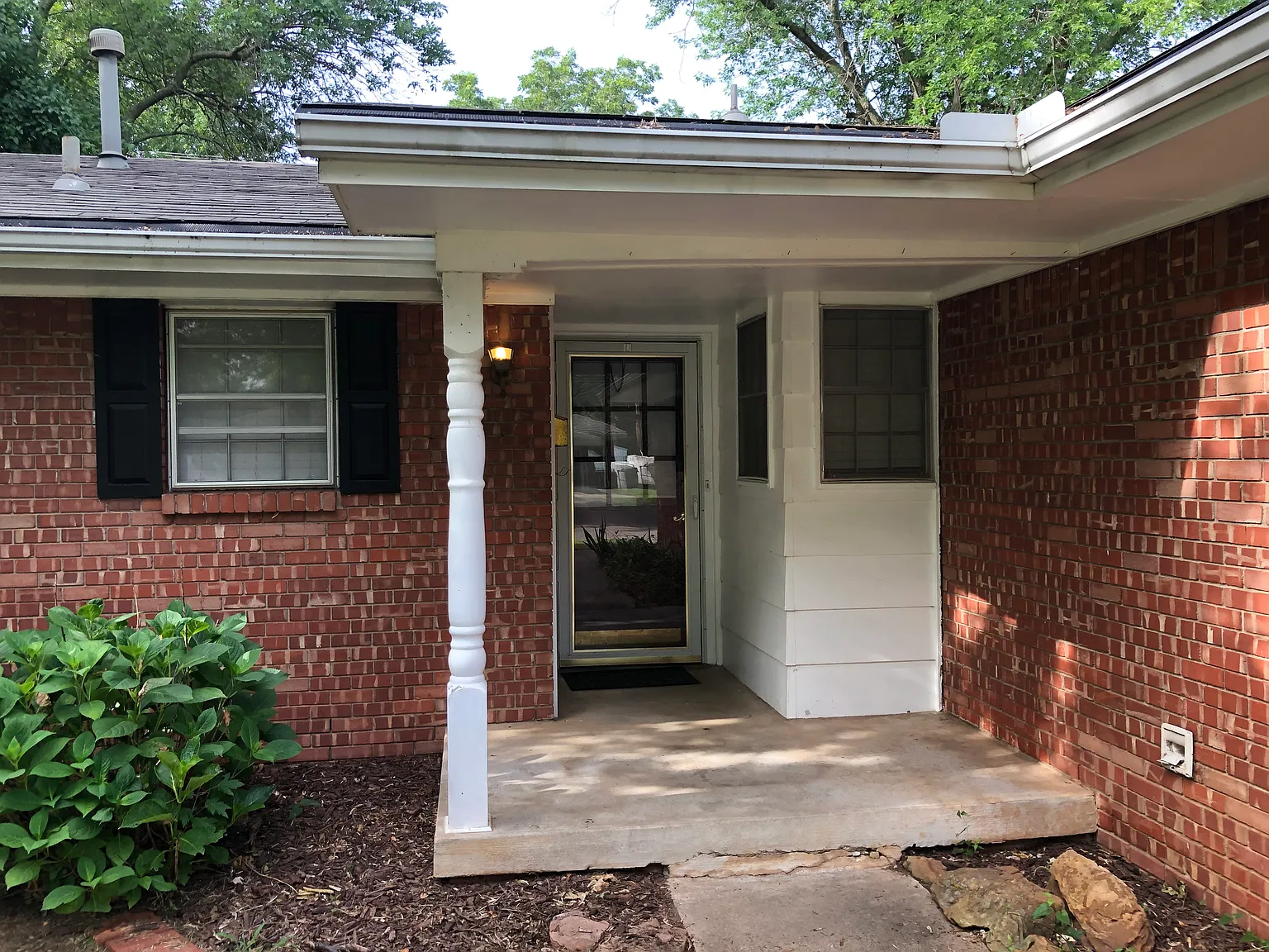 3 bed, 1.5 bath, 1134 sqft, $1,375 — Photo 3