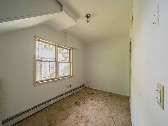 5th image of 41 Manor Ct #49