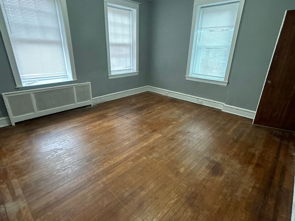2nd image of 5123 Woodbine Ave #C