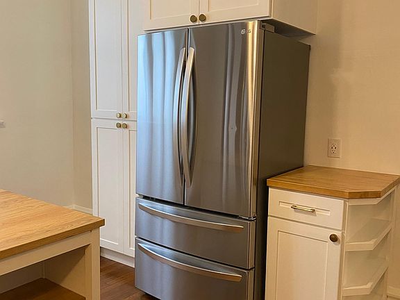 2nd image of 3716 Wyandotte St #1